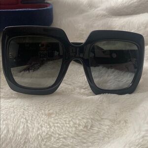Chic Black Square Sunglasses